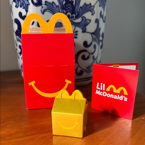 Lil McDonald’s Golden Happy Meal toy - Picture 1 of 1